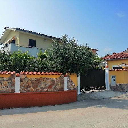 T&D Apartmani Pula Exterior photo