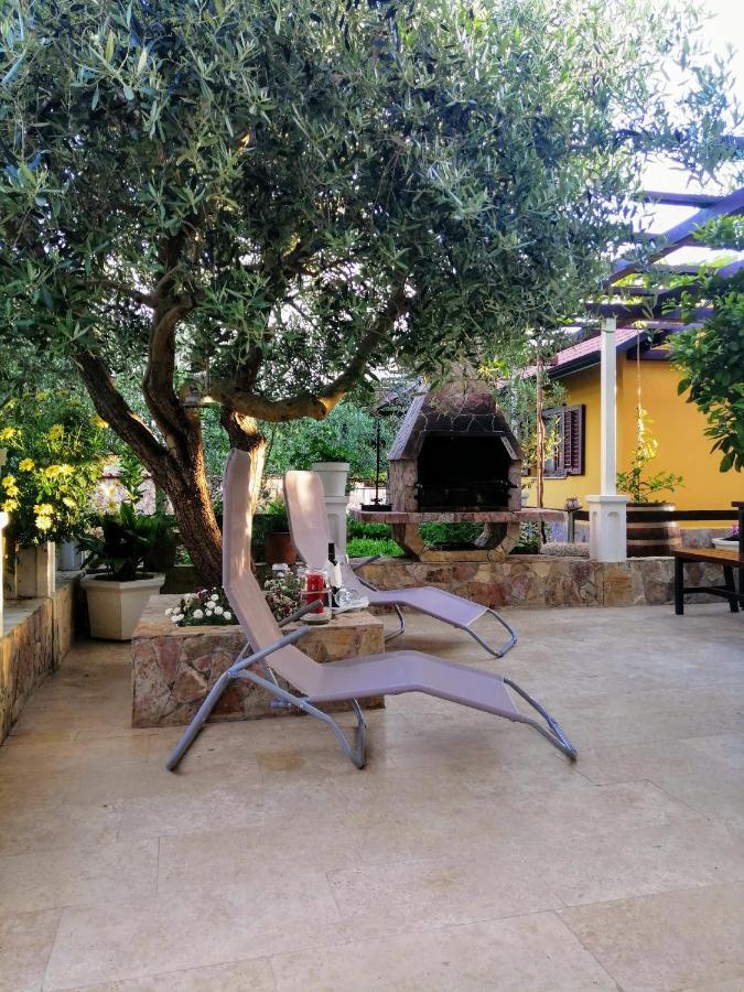 T&D Apartmani Pula Exterior photo