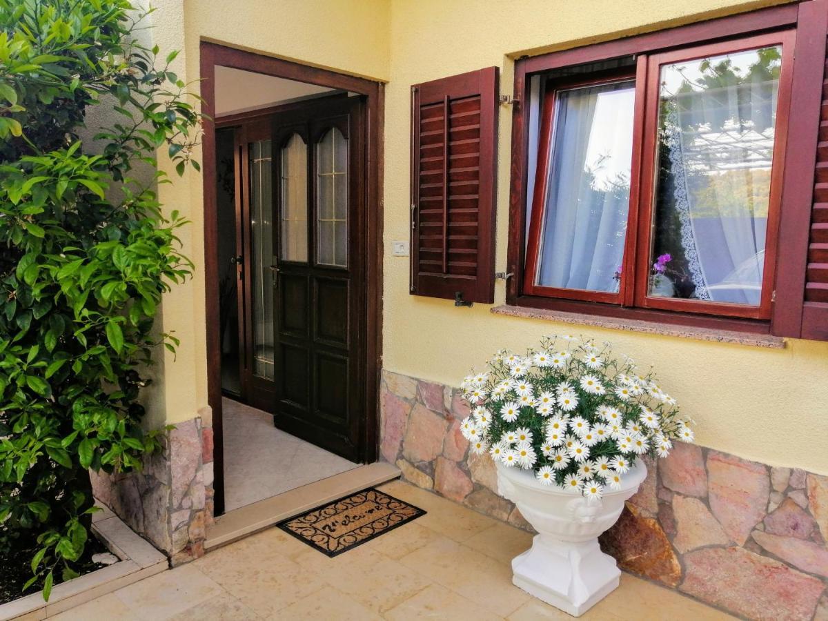 T&D Apartmani Pula Exterior photo
