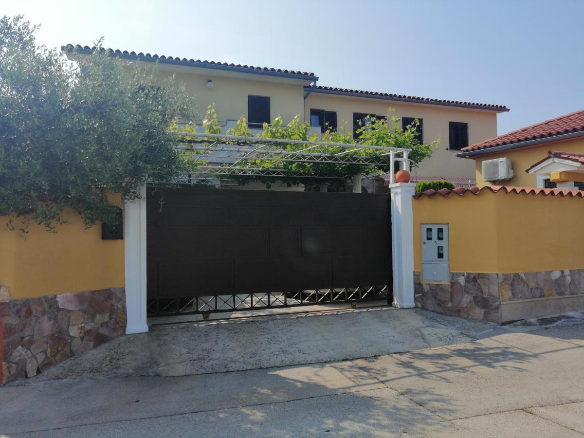 T&D Apartmani Pula Exterior photo