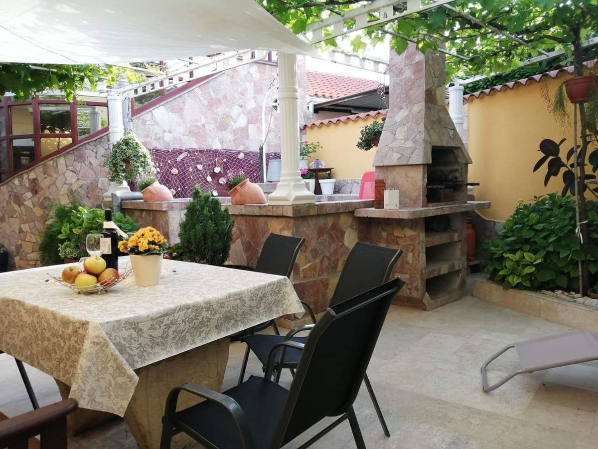 T&D Apartmani Pula Exterior photo