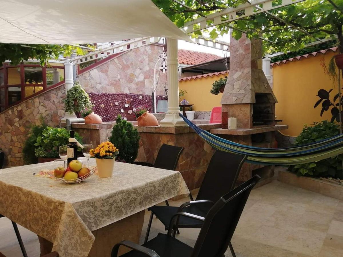 T&D Apartmani Pula Exterior photo