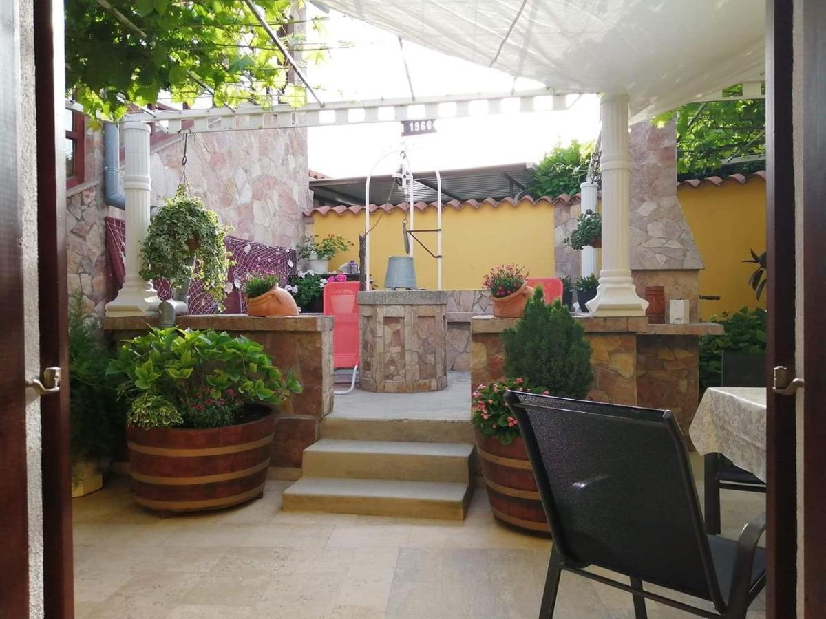 T&D Apartmani Pula Exterior photo